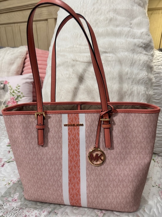 Michael Kors Handbags - Michael Kors Jet Set Sherbet and Coral Stripe Medium Carryall Tote